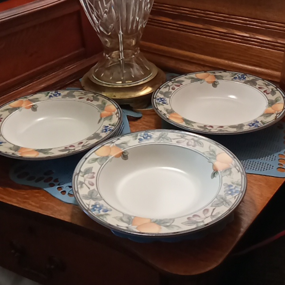 Mikasa Intaglio CAC 29 GARDEN HARVEST bowls.  EXCELLENT Vintage condition.